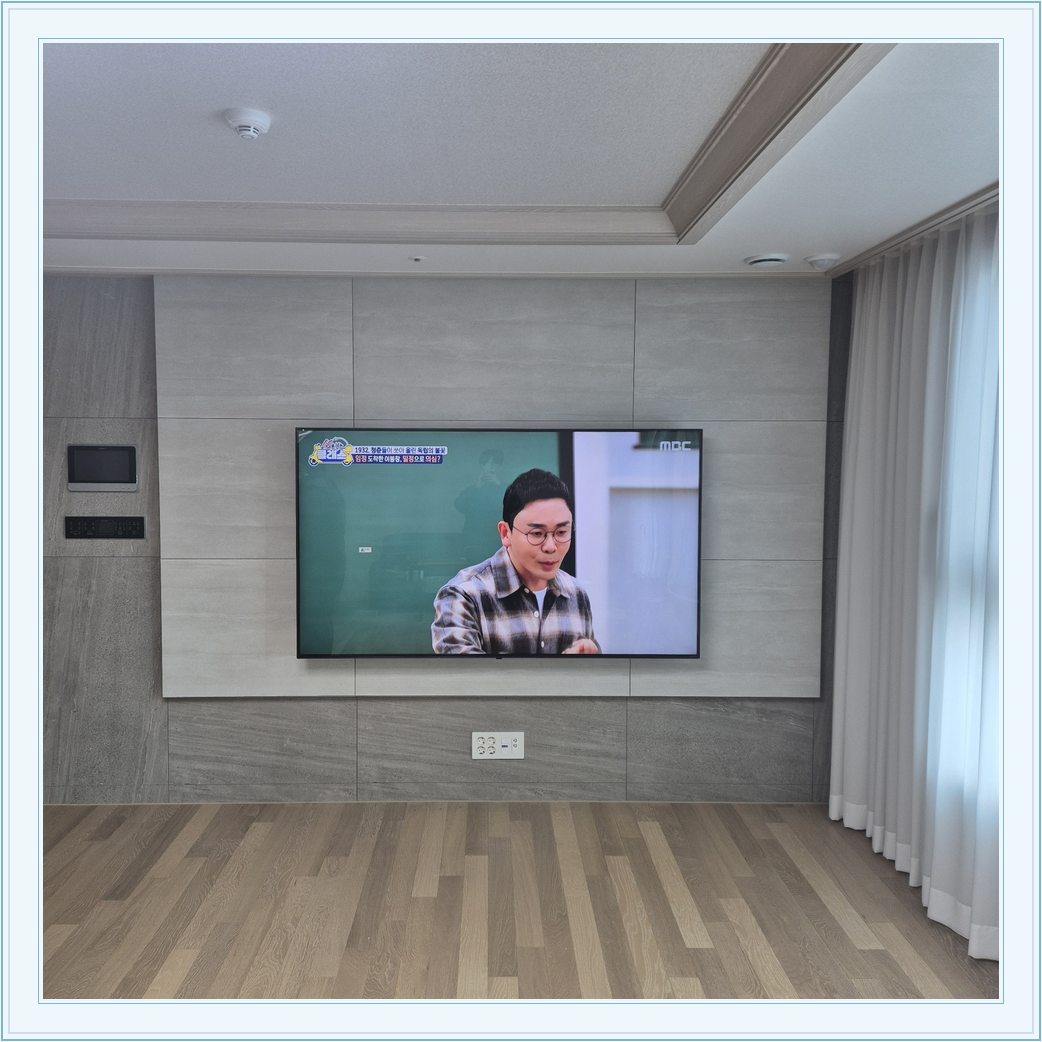 벽걸이TV 설치 참고 사진 29-3, TV와 벽면 배치