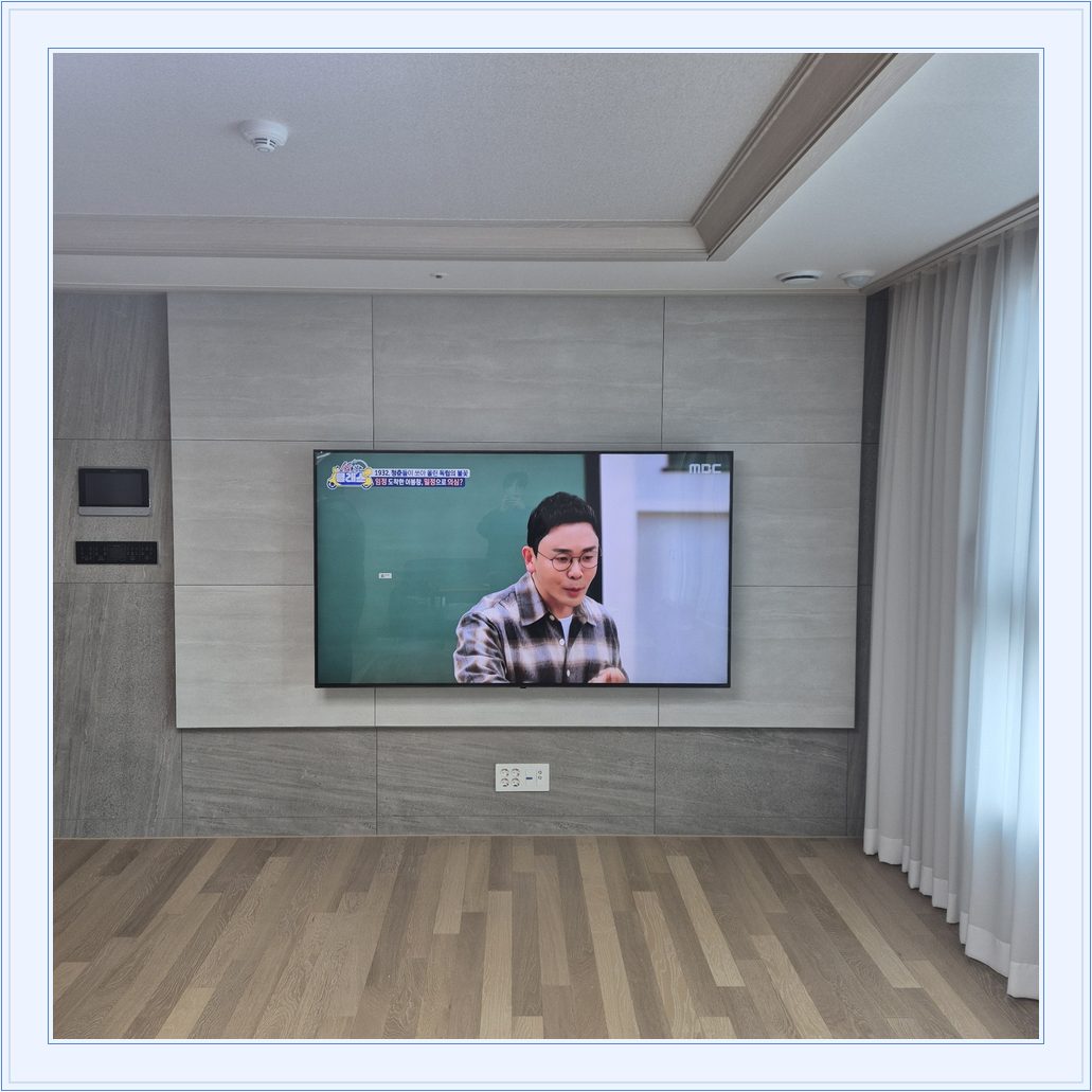 벽걸이TV 설치 참고 사진 37-2, TV와 벽면 배치