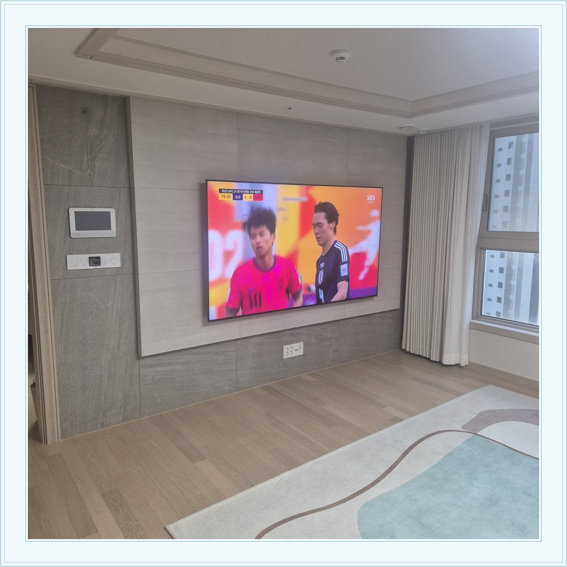 벽걸이TV 설치 참고 사진 40-2, TV와 벽면 배치